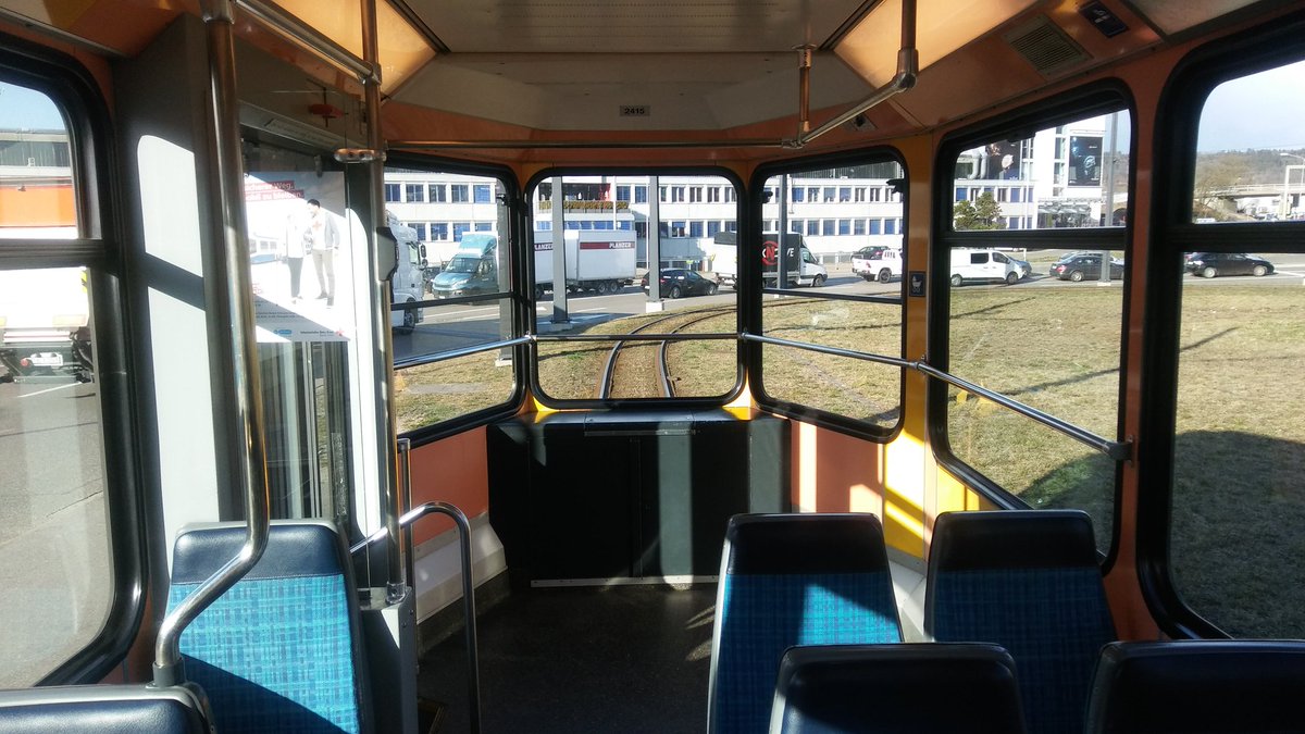 _wrzlbrnft_'s tweet photo. #Kurventweet #Glattalbahn #Tram2000 https://t.co/KO1kHnHypP