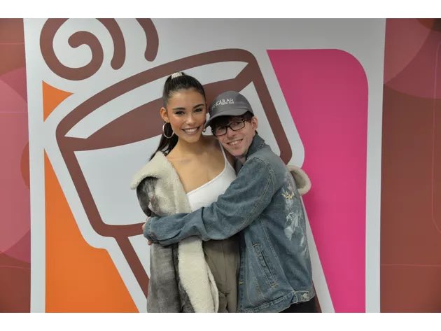 madisonbeerctst's tweet photo. I really love my new pic with @madisonbeer from Friday in @DunkinCT #ddml #dml https://t.co/h7u3AzmkRU