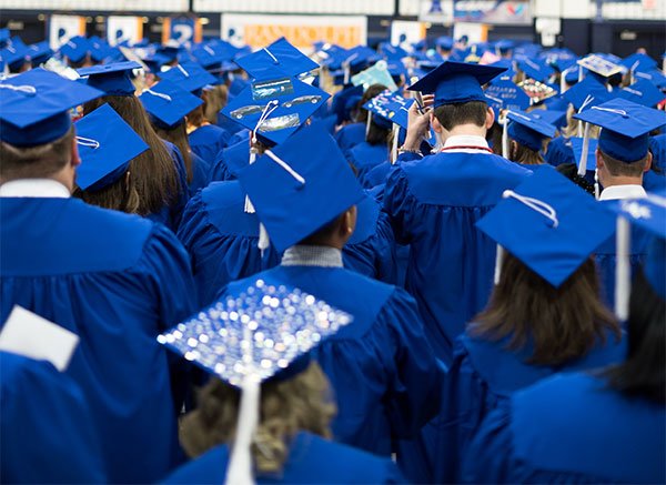 RandolphCC's tweet image. Attention class of 2019! If you plan on walking in May's graduation ceremony, you MUST have your cap, gown, and tassel purchased by THIS Friday, 3/29 from the Campus Store! This link has more details: ow.ly/1Q9O30obftl