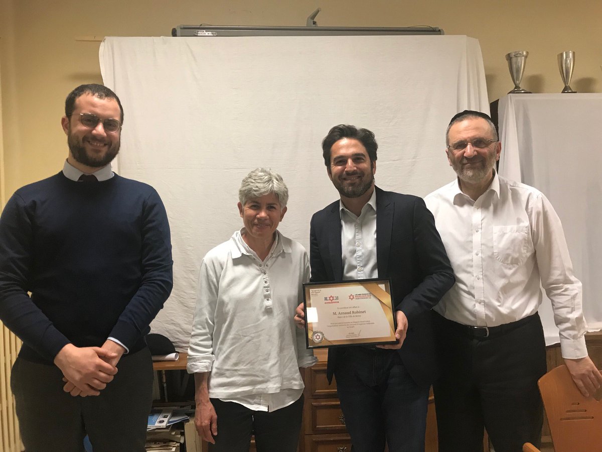 MDAFrance's tweet image. À Reims hier, conférence au profit du @Mdais @mda_israel avec le Grand Rabbin Gilles BERNHEIM, en présence de @ArnaudRobinet maire de la ville de Reims.
#savinghumans #lifeinisrael #israel #RedCross