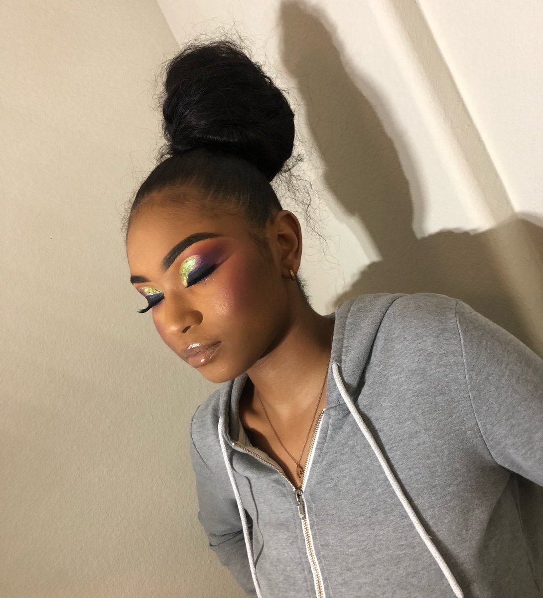 LooksRavishing's tweet photo. Hey ladies let’s get into this look one more time 😍.. Book your appointment now using the link in my bio 💗💁🏾♀️.
#MakeUpForBlackWomen #houstonmua #MakeupInHouston #springmua #humblemua #MakeupLooks #makeupartist #TheAddress #ClubNight #Prom #PromMakeup #SpringBreak #PromSeason https://t.co/CwjvgwosMH