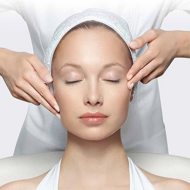 ClinicDavid's tweet photo. DermaPeel Pro facial.. Book one DermaPeel treatment at £75 and receive a free box of Uniqcure Renewal Peeling Concentrate Ampoules worth £28.50. Or why not book a course 5 for 4 at £300 and receive Ampoules on first treatment!
#offers #march #spring #facial #treatment #peel https://t.co/jPAycVWpOJ