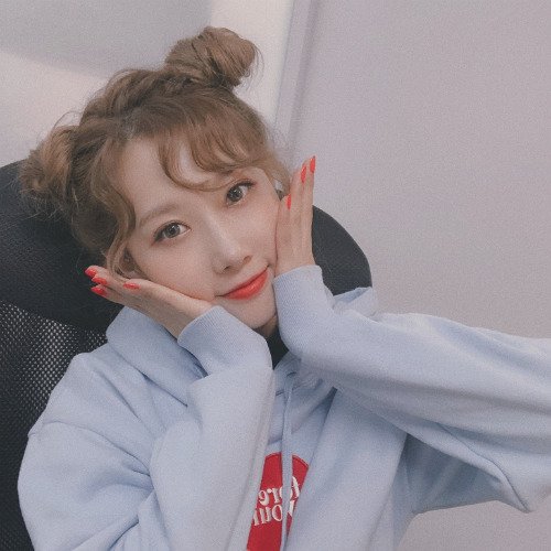 siyeonigang's tweet photo. LOVE U DONGIE ~

#HappyHandongDay 
@hf_dreamcatcher https://t.co/AKd8pZEVh2