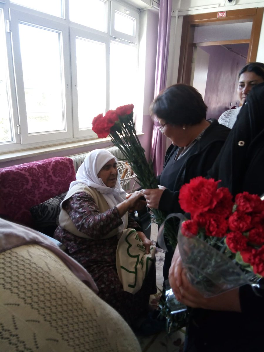 Yaşlılarımız baş tacımız, Koca  çınarımız , Bugün huzur evimizi, Belediye Başkan Adayımız Niyazi Vural Bey'le birlikte ziyaret ettik.Hayır  dualarını aldık.Allahım hepsine  uzun ömürler versin.
#ÇivrilİçinHızKesmedenDevam
#OrtakSevdamızÇivril
#MemleketİşiGönülİşi