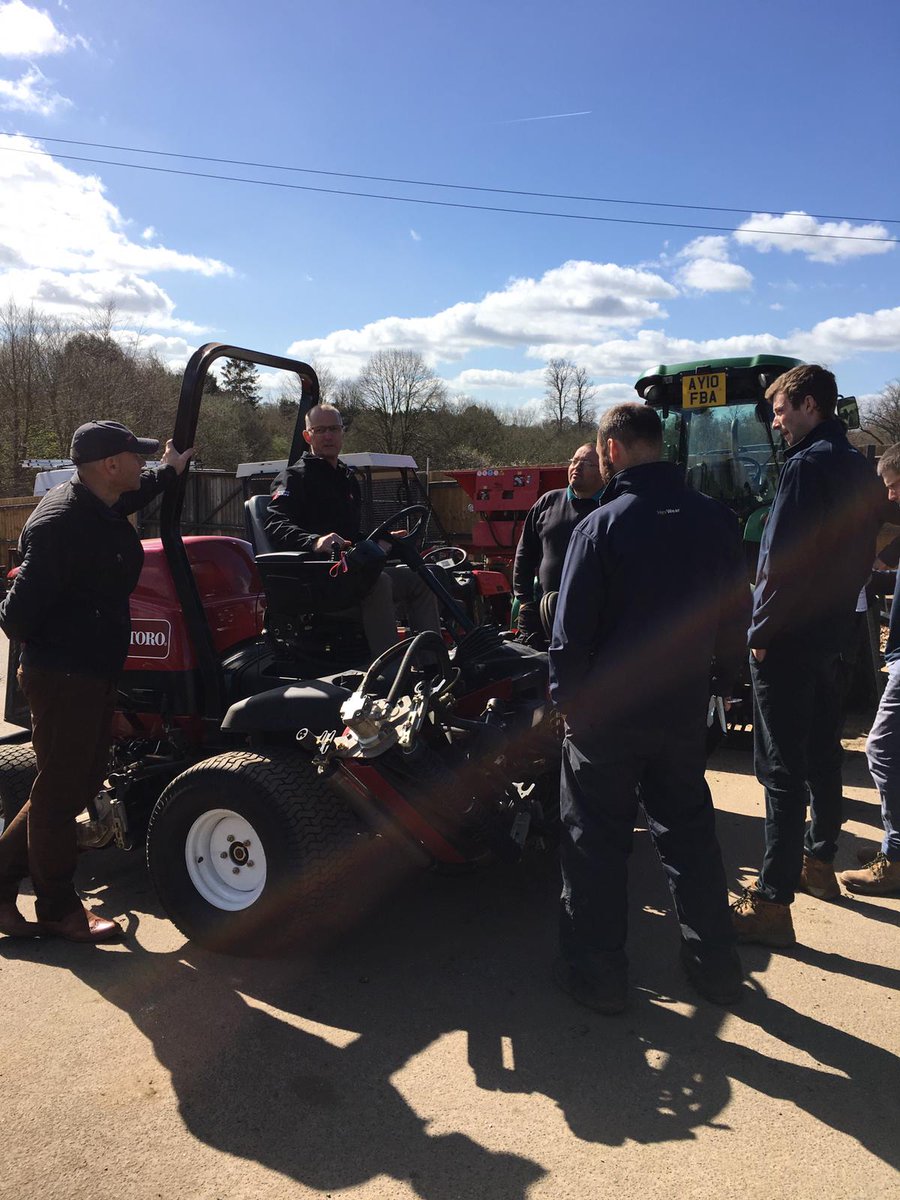 ReesinkTurfEast's tweet photo. Puwer operating training at @SaffronWaldenGC today with our very own Neil Adams & Steve #ToroTraining #ReesinkTraining https://t.co/nv1buD90uO
