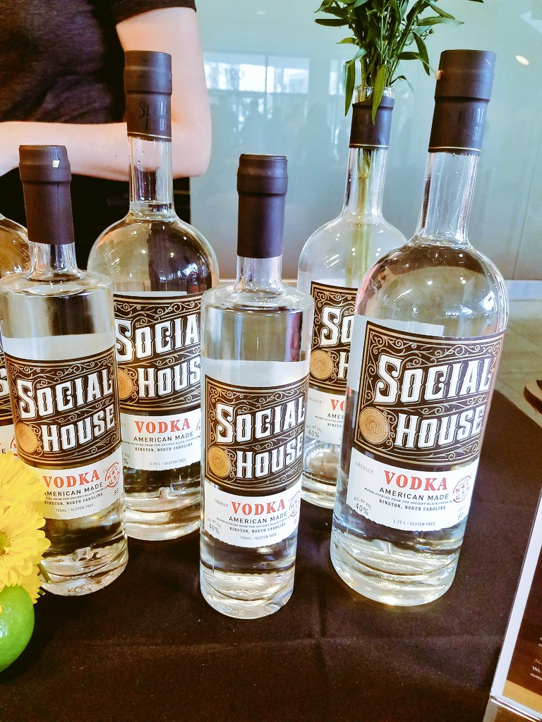 333LovelyLeslie's tweet photo. @YourSocialHouse was serving Social Mule #Cocktails to VIP at the 7th Annual Bull City Food and Beer Experience @BullCityEXP ! It's the perfect sip to toast to the Spring Season! #cheers #vodka #cocktail #NCdrinks #Durham #NC #NCblogger #Eventblogger #SobeSavvy #SobeSavvySips https://t.co/rtswic79BR