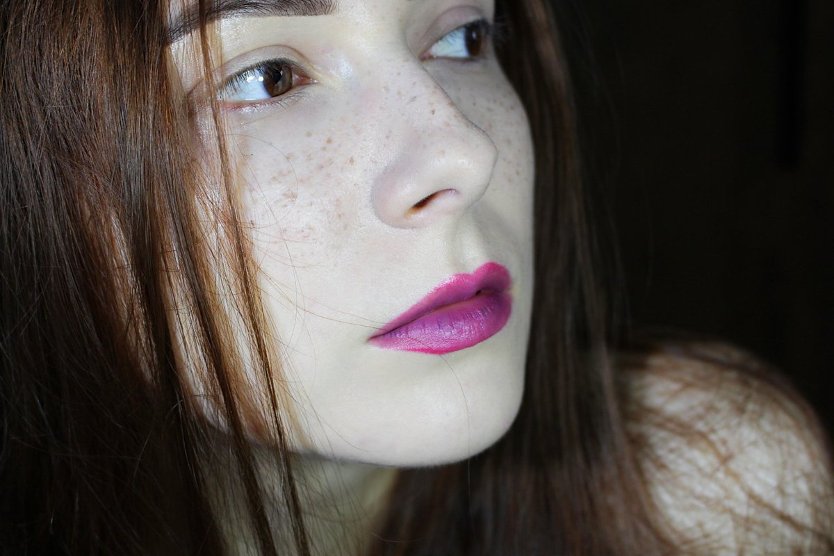 melanfolia's tweet photo. Beauty lies in the eyes of the beholder and for many people, including myself, tiny imperfections make the person special and memorable. Dissecting #fauxfreckle makeup trend on my #blog today: https://t.co/rpCEibdmSX
#makeupptrenddissection #trenddissection #beautychat #fblchat https://t.co/EgTCNfMHnu
