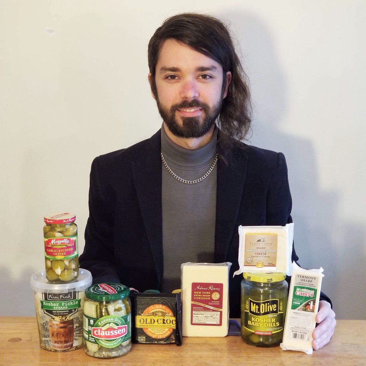 slamcheddy's tweet photo. Today is arguably the most important day of the year: International Sharp Cheddar Day. I’ve selected some of my favorite Sharp cheddars and paired them with some delectable pickled items. What are your favorite sharp cheddars? https://t.co/pX38YgKwN6