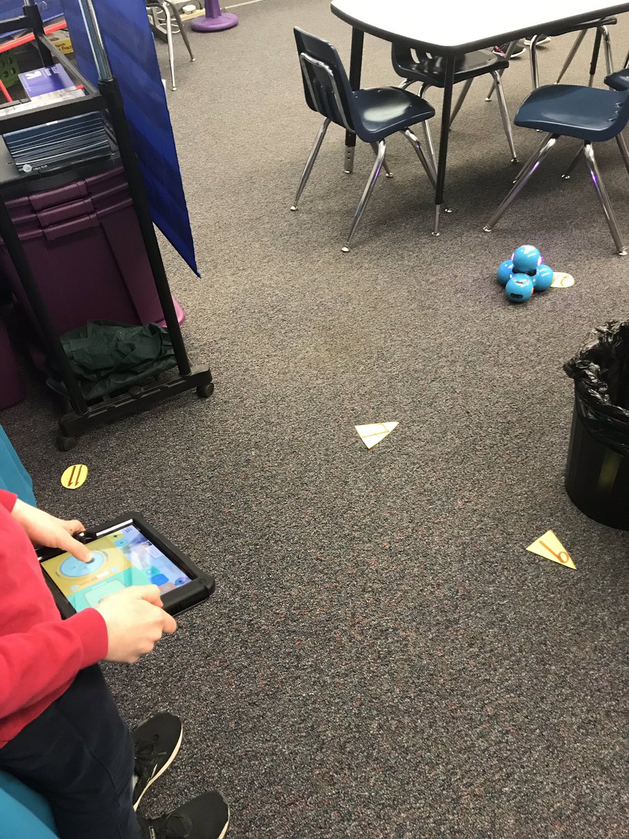 teamcherry2014's tweet photo. ¡Nuestros robots de @WonderWorkshop pueden resolver problemas verbales de suma y resta! #mathchat @MVCSlearns @MVCSPrincipal @ACPSTIS @ACPSMath https://t.co/bH0nRUDDYX