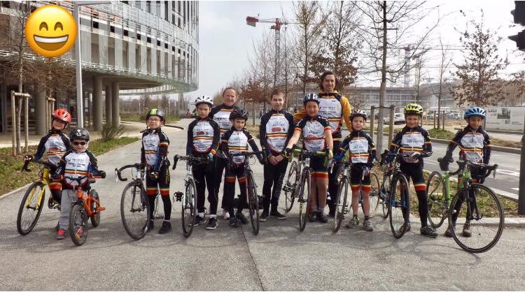 AntBerCyc's tweet photo. Première course route pour les courageux de l ecole https://t.co/i889EwzolR