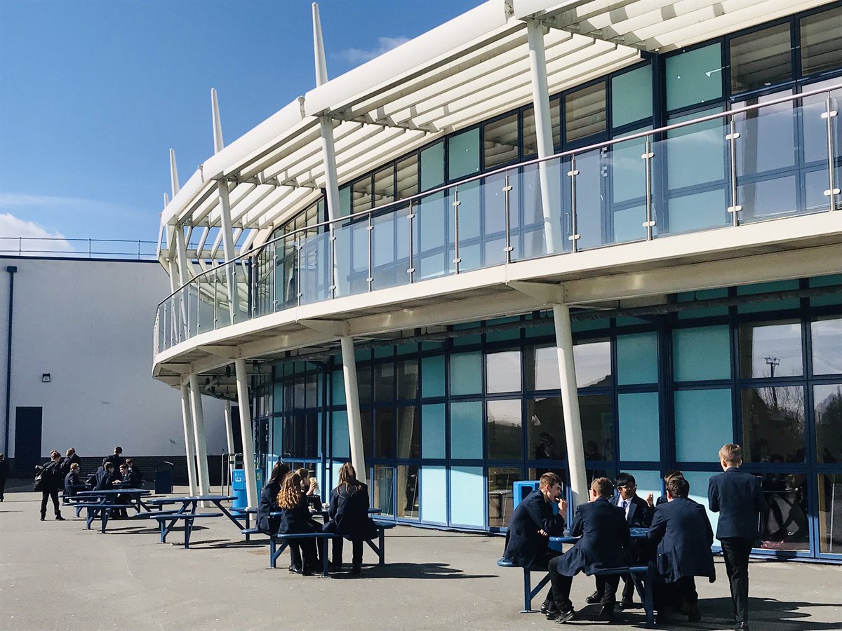 PATCarletonHigh's tweet photo. Once again, impeccable behaviour from our students at social times #proud #CHS #firstclassstudents https://t.co/2yyNshpMR5