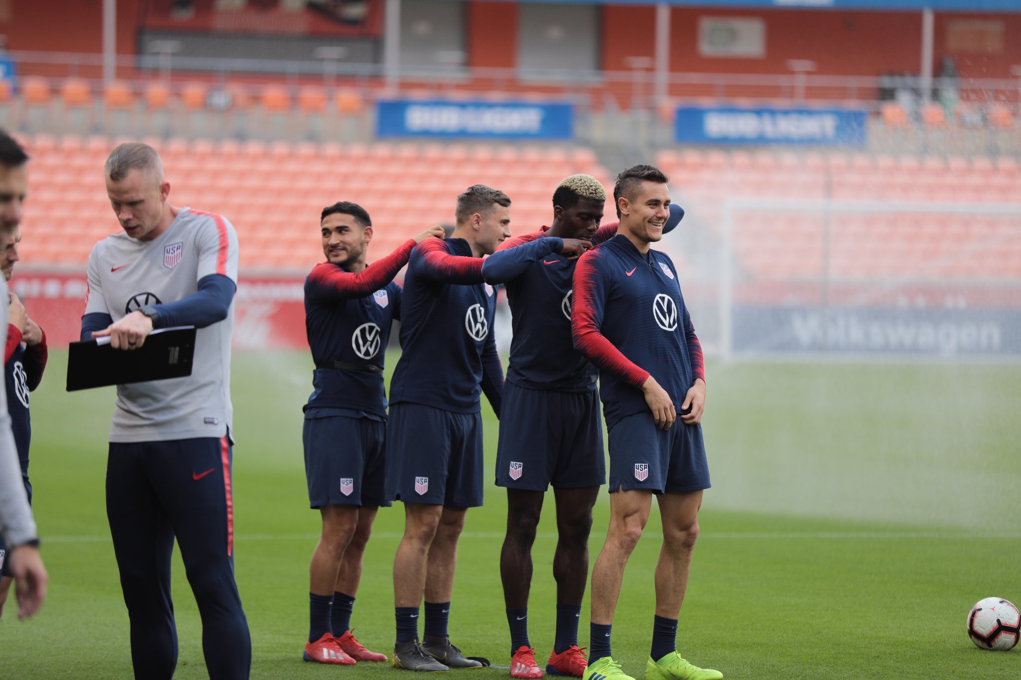 U.S. Soccer MNT on Twitter: "Always be willing to help out your friends