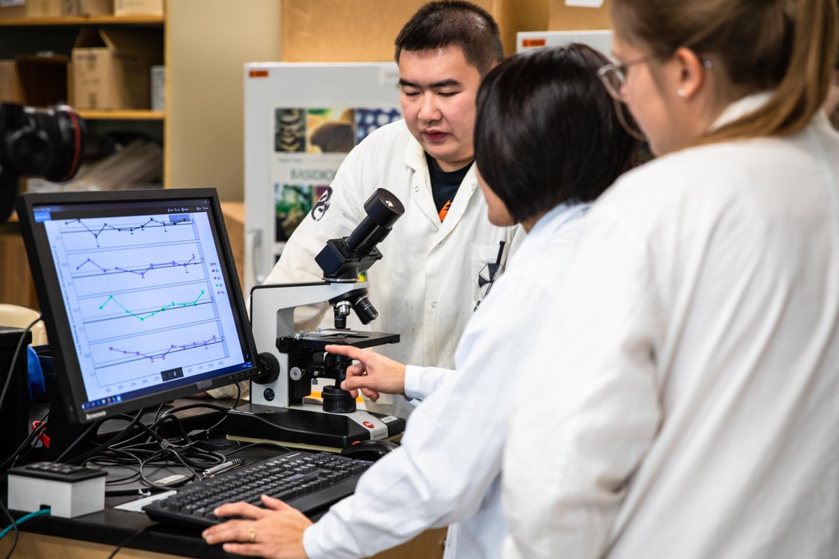 thompsonriversu's tweet image. Get a taste of #TRUResearch tomorrow with three #ResearchWeek events showcasing #myTRU talent, in a nutshell. Graduate student Three Minute Thesis 10–11am, faculty 180(s) Research Challenge 1–3pm; and In a Nutshell: Undergrad Research Challenge from 5–6pm: ow.ly/GBlq30obhWt