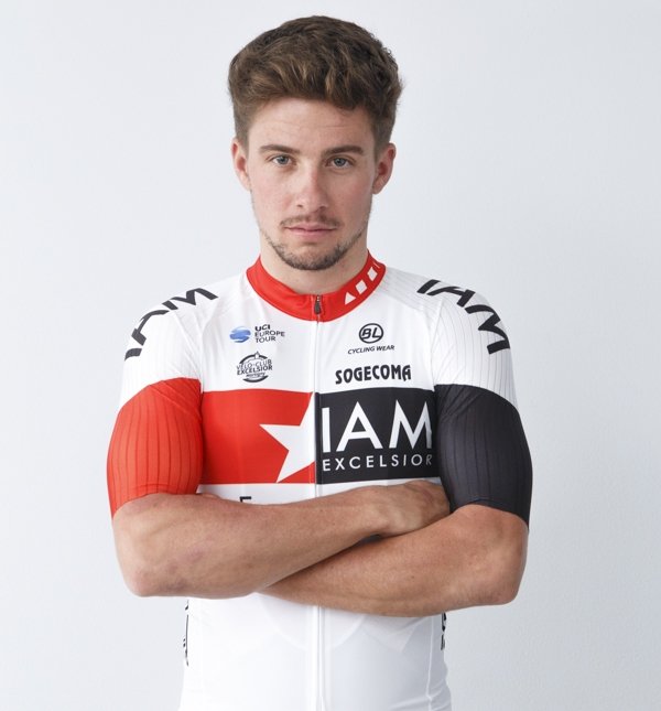 IAM_Excelsior's tweet photo. 1ère étape du @tourdenormandie, @dylan__page termine 10ème au sprint massif. 
Classement : https://t.co/9ePfkmGjZS
#TDN2019 #Top10 #IAMPage #IAMExcelsior  🇨🇭🚴‍♂️🇫🇷🇮🇹🍏🍎 https://t.co/gYsIvyiofK