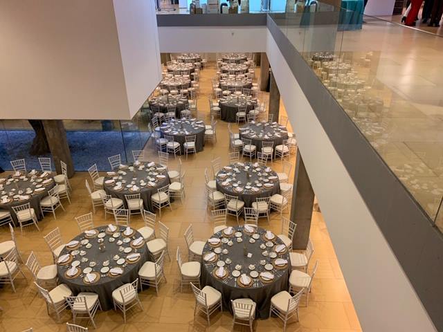 Así es como nos gusta estar, viendo como los comensales disfrutan y nosotros satisfechos por el trabajo bien hecho. Felicidades al equipo. 👏 #catering #eventos #foodservice