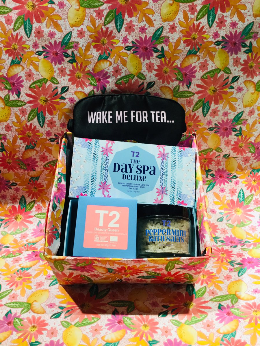 T2oxford's tweet photo. Treat her like a queen this Mother’s Day with our new limited edition Day Spa Deluxe 💆‍♀️👸 let her wind down in a cosy bath enjoying our peppermint bath salts and a nice cup of beauty queen - the perfect treat!

Join our tea society and enjoy free gift wrap 🎁 https://t.co/llDtOH5LN5