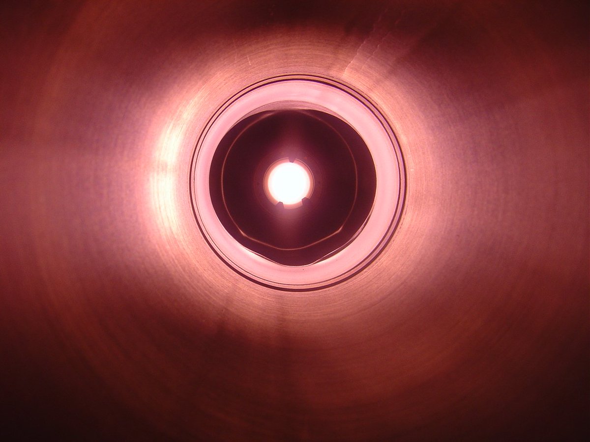 Sigma_SPM_XPS's tweet image. Image: RF plasma observed through viewport on MATS60 source.
The MANTIS #MATS source series is designed to meet rigorous #UHV standards not only for #MBE-type systems but also for high quality sputtering or for PLD systems. Learn more from our brochure: bit.ly/2WiyRtH