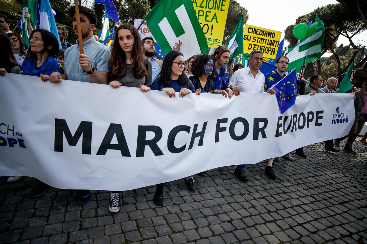 #Throwback to the #MarchForEurope 2017 in Rome! Europeans gathered on the 60th anniversary of the Treaty of Rome to ask for European unity.

<a href="/federalists/">European Federalists</a> continue the mission for a united Europe with the #IChooseEurope campaign and the #EP2019 Manifesto: bit.ly/UEF-Manifesto-…