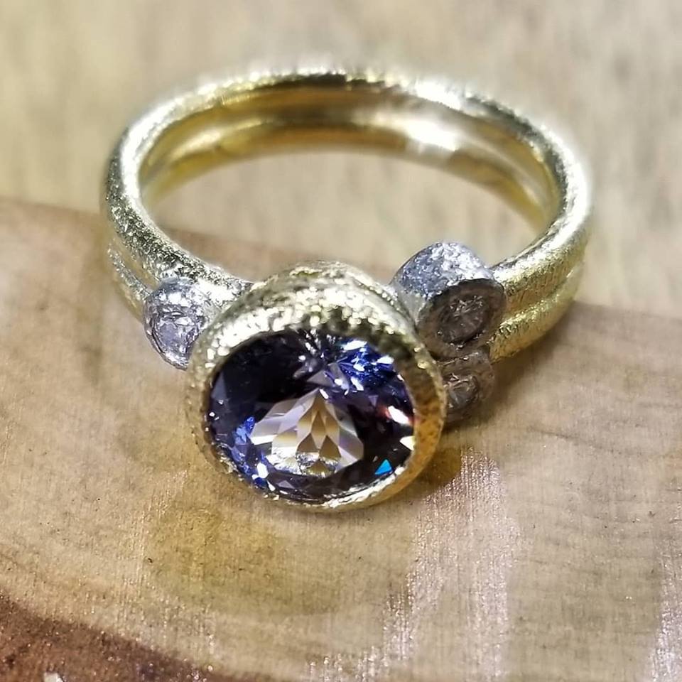 I just can't get enough of this blue/violet spinel. You have to see it live to believe the way it sparks!

#ooakjewelry #oneofakindjewelry #spinel #lovegold #cjdgjewelers #gemstonering