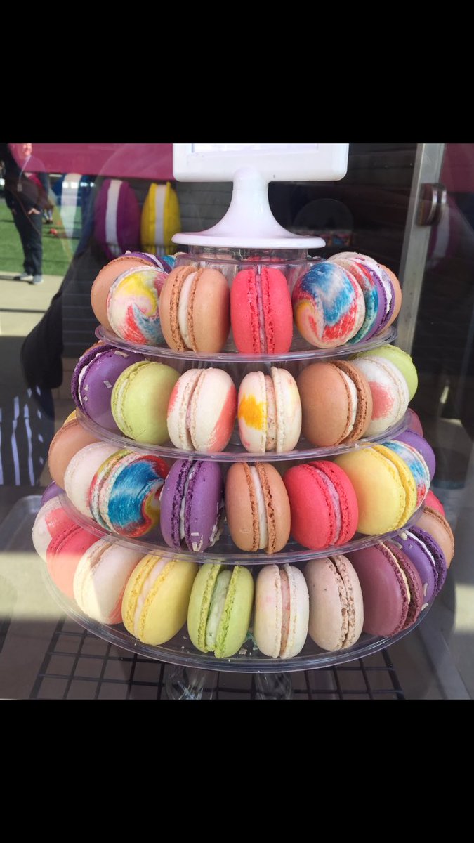 TFEATS's tweet photo. First in the lineup are these ADORABLE macaroons from Dearest Baker! They almost look too perfect to eat, but they're too delicious to resist! Get yours soon at #TargetField! #TwinsFood #DelawareNorth #SeedsOfSpring https://t.co/MEItInyLAQ