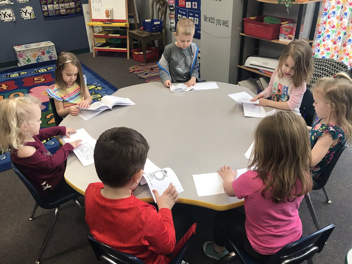FlipandLearn17's tweet photo. #littlereaders #readyforkindergarten #printconcepts #welovebooks 📚📖 https://t.co/8A1h7iwZYr