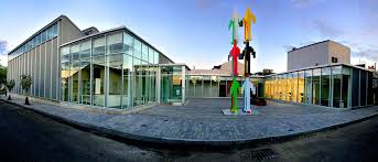 summermainevaca's tweet photo. When visiting the Midcoast, it's hard not to notice all the art in the area. To see some of it firsthand, make sure to stop by @cmcanow. #MaineArt #ContemporaryArt 🎨  https://t.co/l6yCD6VriX https://t.co/mwy7DbH07T