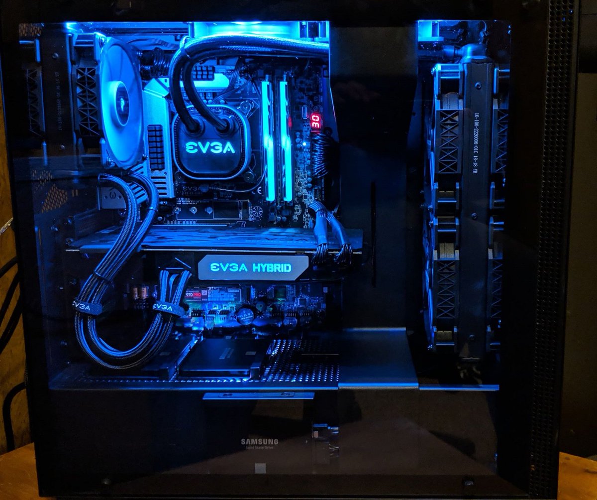 kompromis endelse Sammenligne EVGA on Twitter: "Featured on today's #ModsRigsMonday! Check out this cool  system called "EVGA Z390" by streetglide420. Feat: EVGA @IntelGaming Z390  FTW, EVGA @NVIDIAGeForce RTX 2080 Ti FTW3 ULTRA Hybrid, 1000G3 PSU,