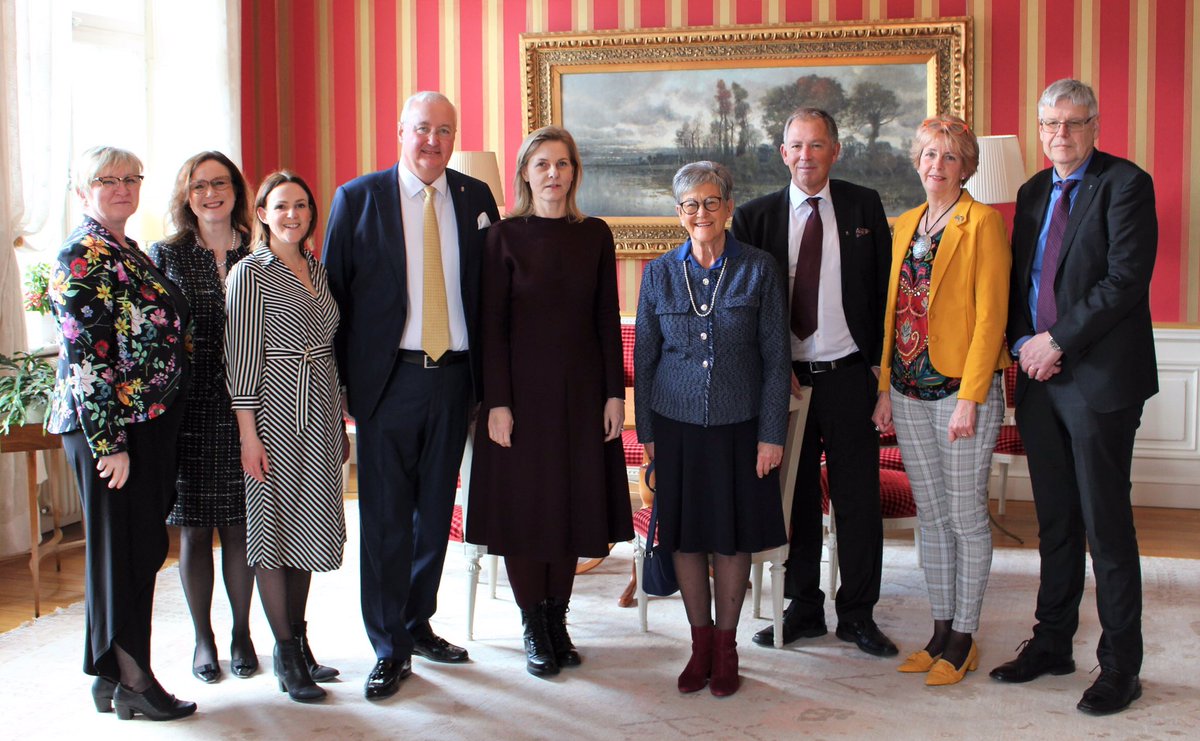 Blekinge ingår i kontaktområdet för Rysslands generalkonsul i Göteborg, Anastasia Fedorova. Idag besökte hon oss. <a href="/hannahnordin/">Hanna Hesser Nordin</a> och jag gav lunch i Residenset. Med var <a href="/SandraBizzozero/">Sandra Bizzozero</a> m.fl. Karlskrona och även från @Lst_Blekinge. Samtal om hållbarhet, stadsutveckling, kultur mm