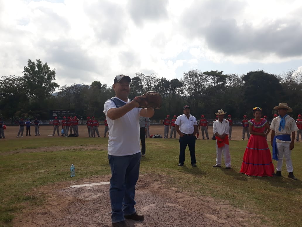 WaslalaF's tweet photo. #AlcaldiaWaslalaFSLN • Recorrido por las Principales calles de #Waslala con las delegaciones de Beisbol de los Municipios que jugarán en la liga Campesina Departamental nuestro buen Gobierno Municipal al frente Apoyando el Deporte Rey en #Waslala.
⚾⚾⚾👩‍👩‍👧‍👦❤🖤✌ https://t.co/2hnuJ3TqMS
