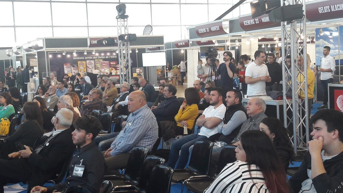 FestastTortosa's tweet photo. Eduard Xatruch del Disfrutar Barcelona amb l’última ponència en la jornada per professionals del #festast2019 https://t.co/r2likly7QF