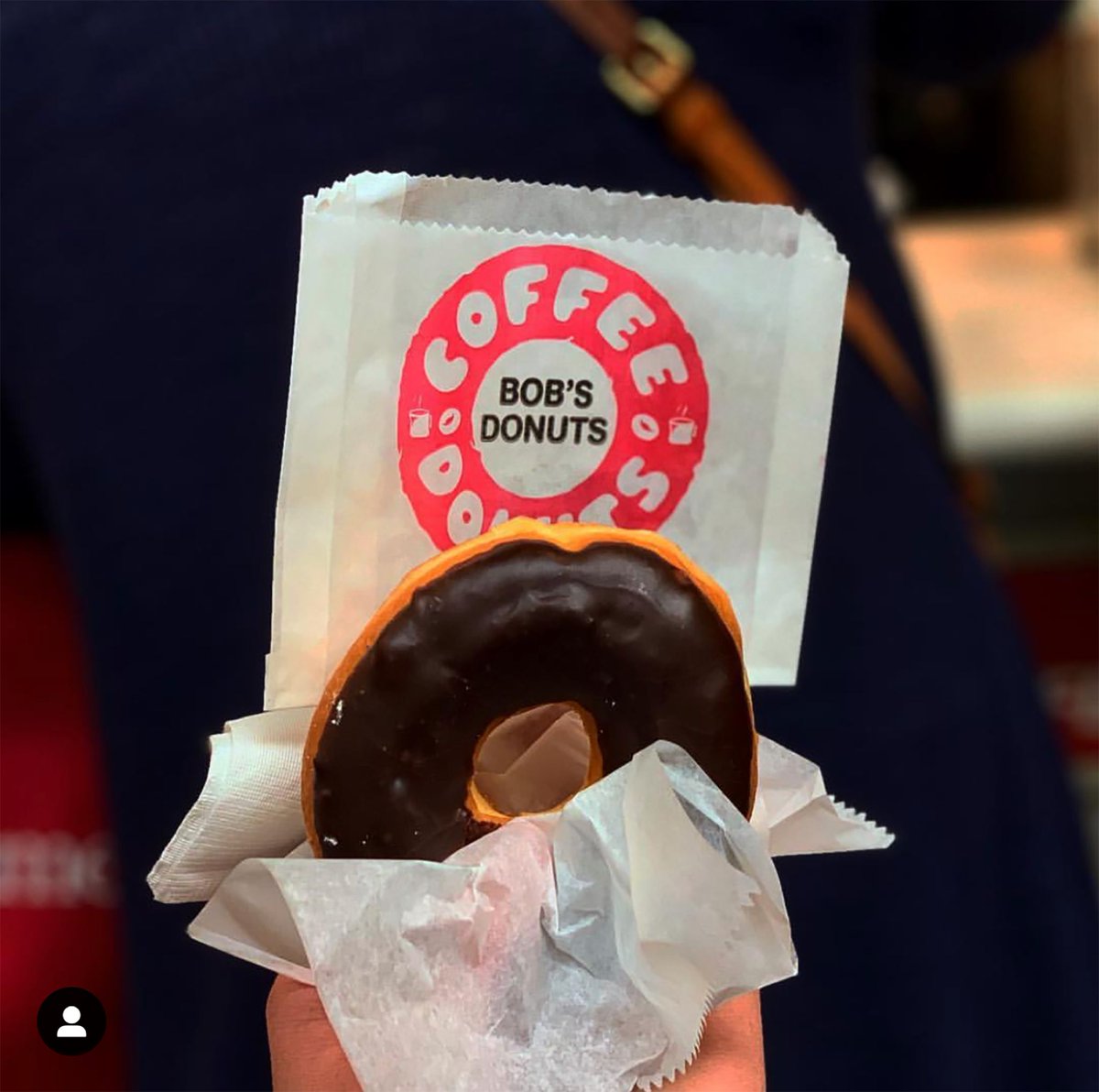FarmersMarketLA's tweet photo. #MondayMarketMemory @foodstrologist posts: "Best donut I've ever had. Perect with a cup of black coffee." Thanks for the pic and the post... Simple and honest, just like a Bob's donut! 🍩#TheOriginalFarmersMarket @BobsDoughnuts #DonutsAndCoffee #BreakfastOfChampions https://t.co/9nNDS0eqlN