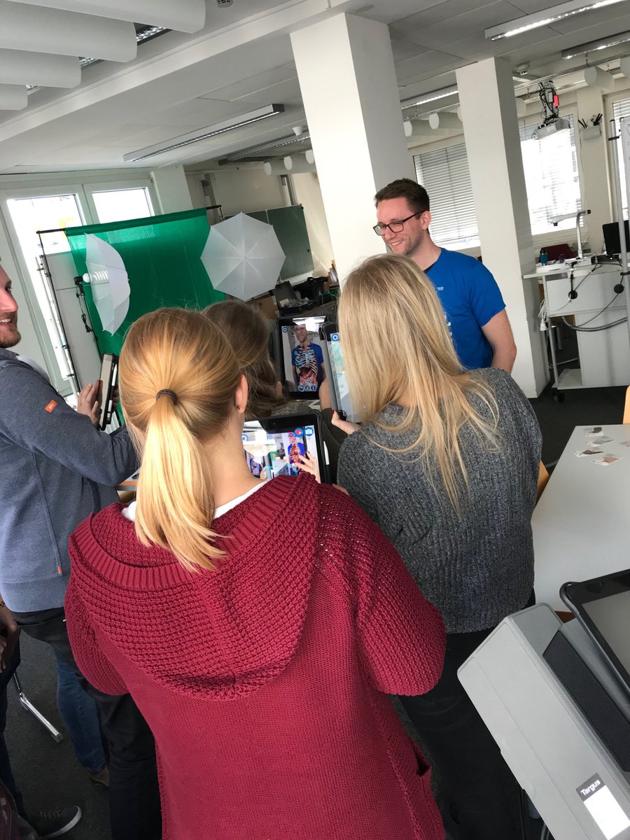 AlbrechtSeminar's tweet photo. Freitag AR-Workshop mit ⁦@loomite⁩ am Seminar https://t.co/4I41GBVXYF