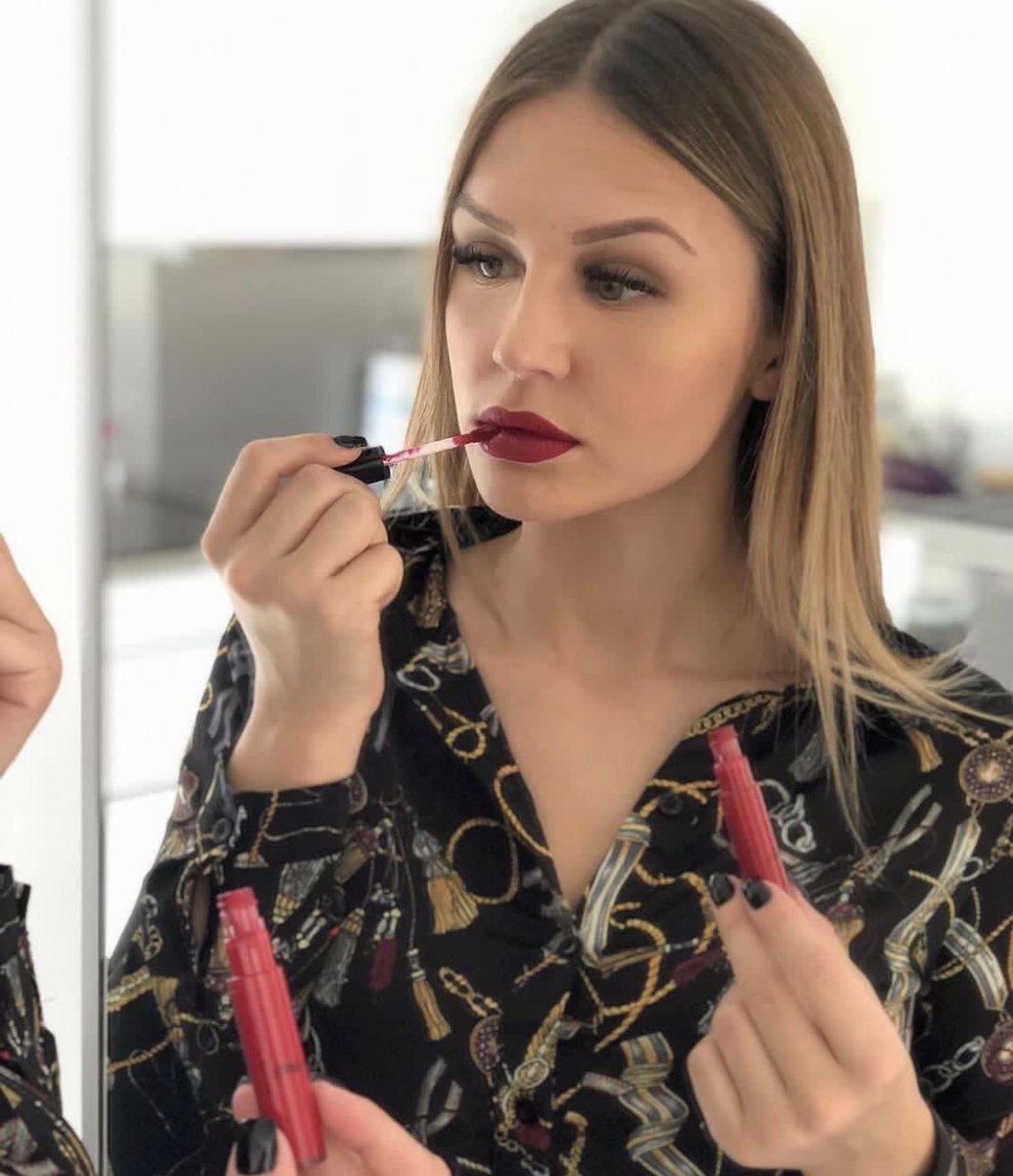 Shaunaevents's tweet photo. Avec les lipsticks @JoliSecret, Camille se sent belle, c’est son produit de beauté coup de ♥️ Sur cette photo, Camille porte :
💋 Le Petit Framboisier 💋 
Profitez du code promo de -25% 🎀CAMILLE25🎀 pour les 100 premières commandes !
https://t.co/8A9ejpari9
#jolisecret https://t.co/cqIWLlnBbF