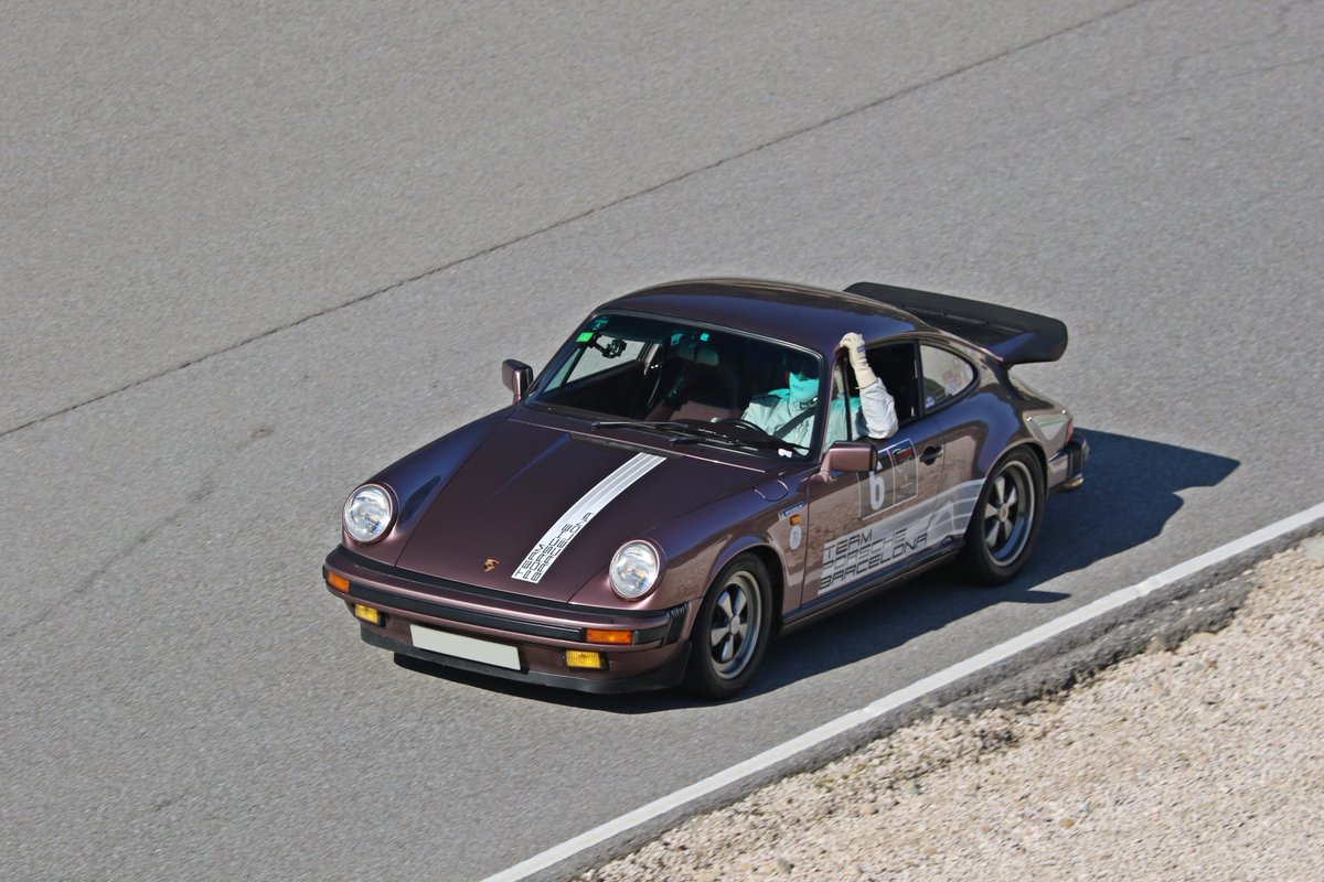Porsche_BCN's tweet image. ⚠️Quedan muy pocos días para la siguiente cita de las #PorscheClassicSeries de @RallyClassics. Este sábado 30 de marzo tienes una nueva oportunidad para vivir una jornada memorable en el @CircuitCalafat. ¡Acelera e inscríbete ya! 👉 bit.ly/InscripciónPor…