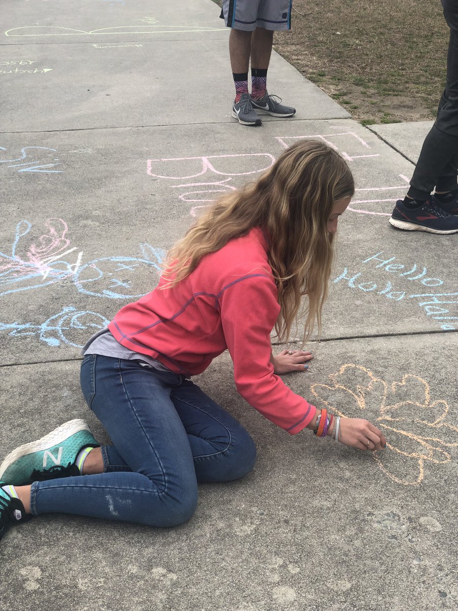 frauclee's tweet photo. German 2s showing their love for language! #CCPSWL #CosbyWLWeek #wearecosby https://t.co/aMu553Ng8z