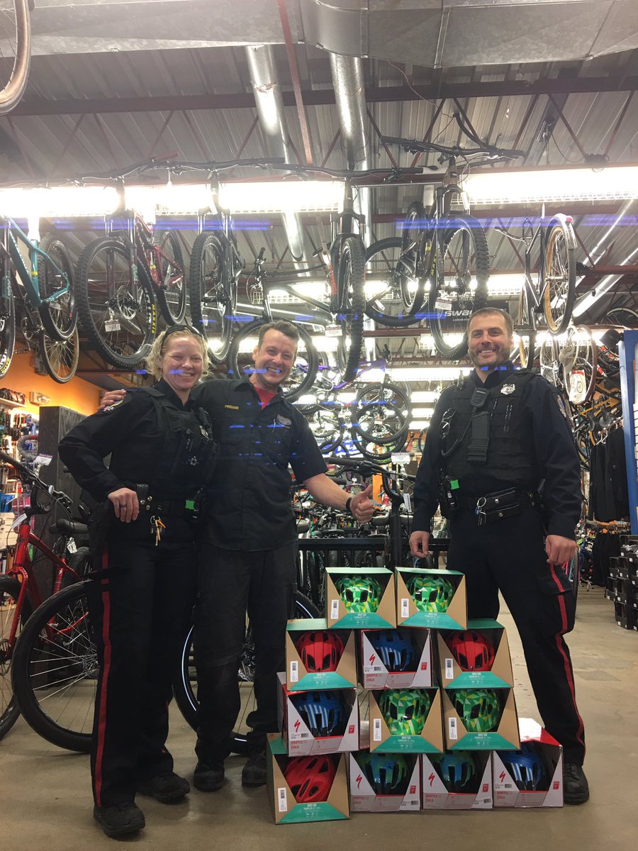 ReginapoliceCEU's tweet photo. Biking season is almost here and we are ready! Thanks to the @SGItweets acquired brain injury pilot project and @DutchCycle we have some awesome helmets to give away during our safe biking presentations this May in local schools. @reginapolice @SKPrevention1 #buildsafebikers https://t.co/Ox6Z6c43aI