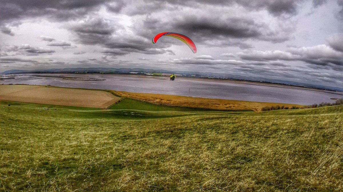 NylonWing1's tweet photo. Flying without a jacket today! Getting warmer... 😎 
#paragliding #summeriscoming https://t.co/ua9x3diDvA