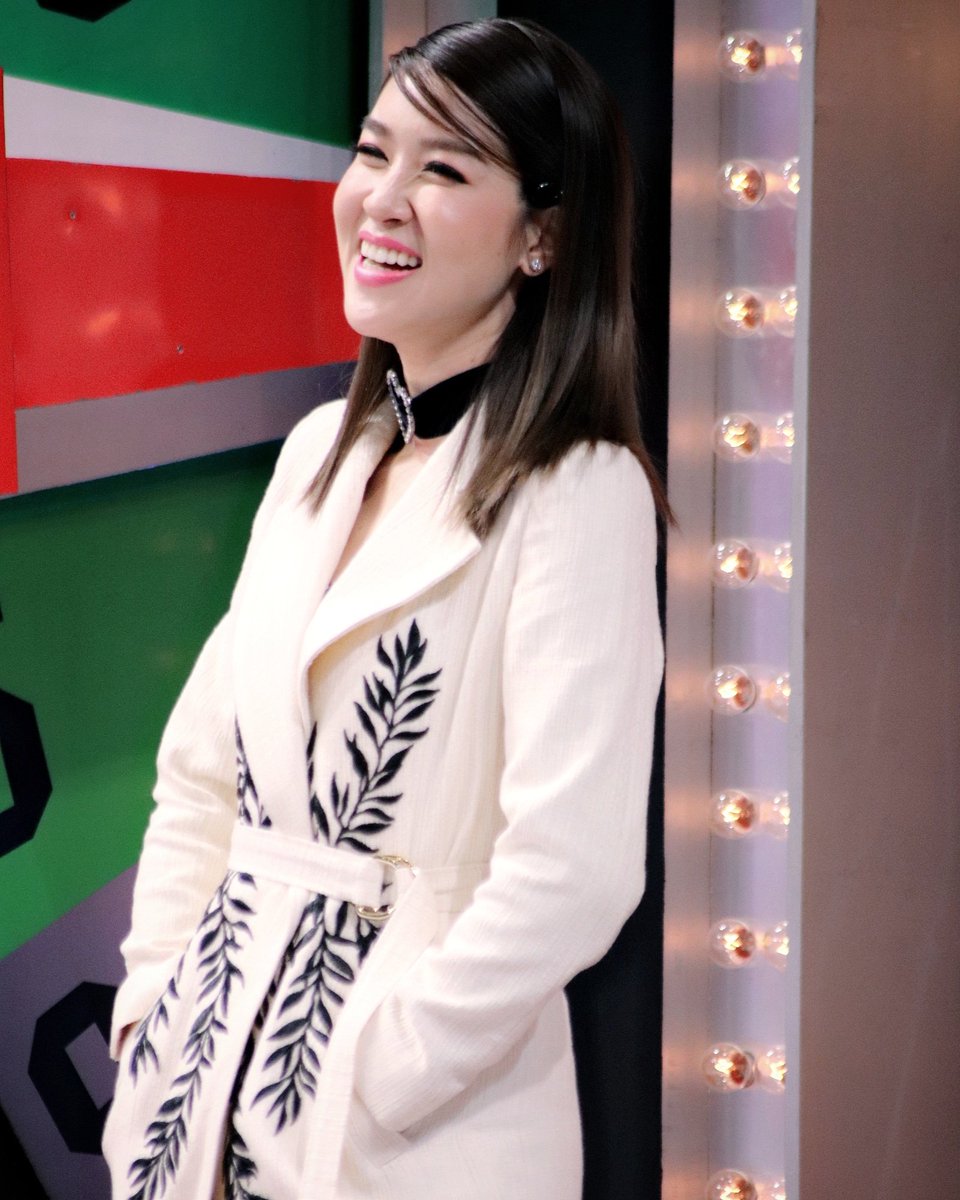 Yurita_p's tweet photo. สำหรับวันนี้... 4  ชุดสวยๆ 😘
รายการสนุกมากๆแม่จ๋าสวยมากๆ
@CheerNy14
#cheerny14 
#ราคาพารวย
#YRTSNAP_TOEYCHEER 
#เต้ยเชียร์ https://t.co/d6wA169ubM