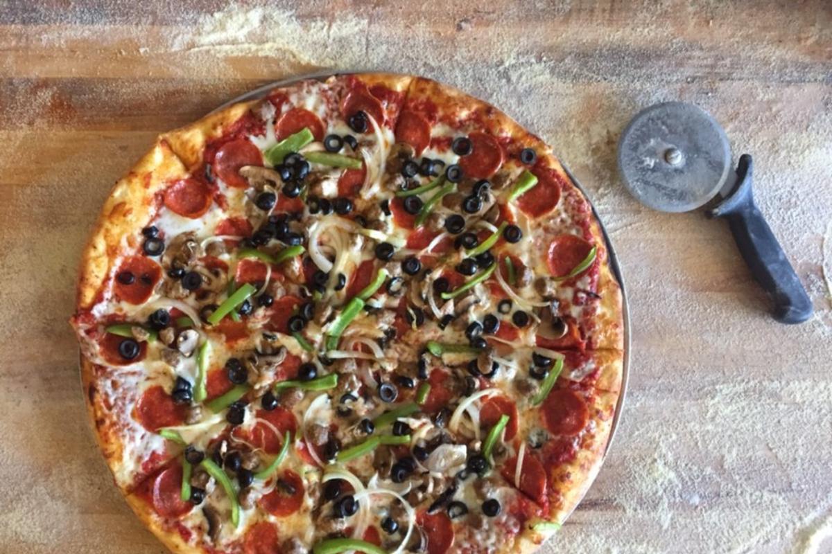 MBeachPizzeria's tweet photo. Out of all the things in life to miss out on, don't let it be a meal at our place. https://t.co/3037IEgxu2
