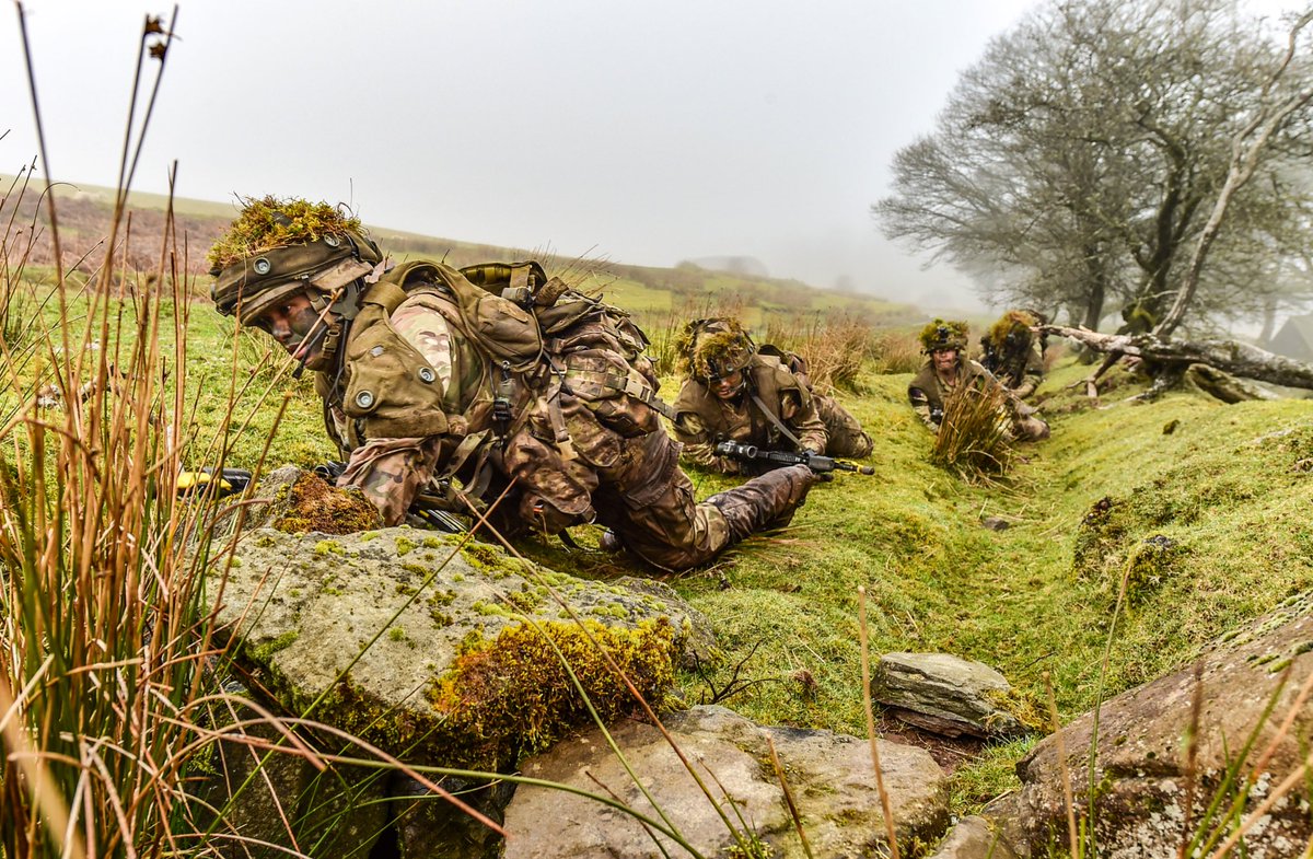 IBSBrecon's tweet photo. Hope #SCBC1803 students can give you some #MondayMotivation for the week as they crawl toward an enemy position! 
#POTD #Infantry #BeTheBest https://t.co/sS321VwVgg