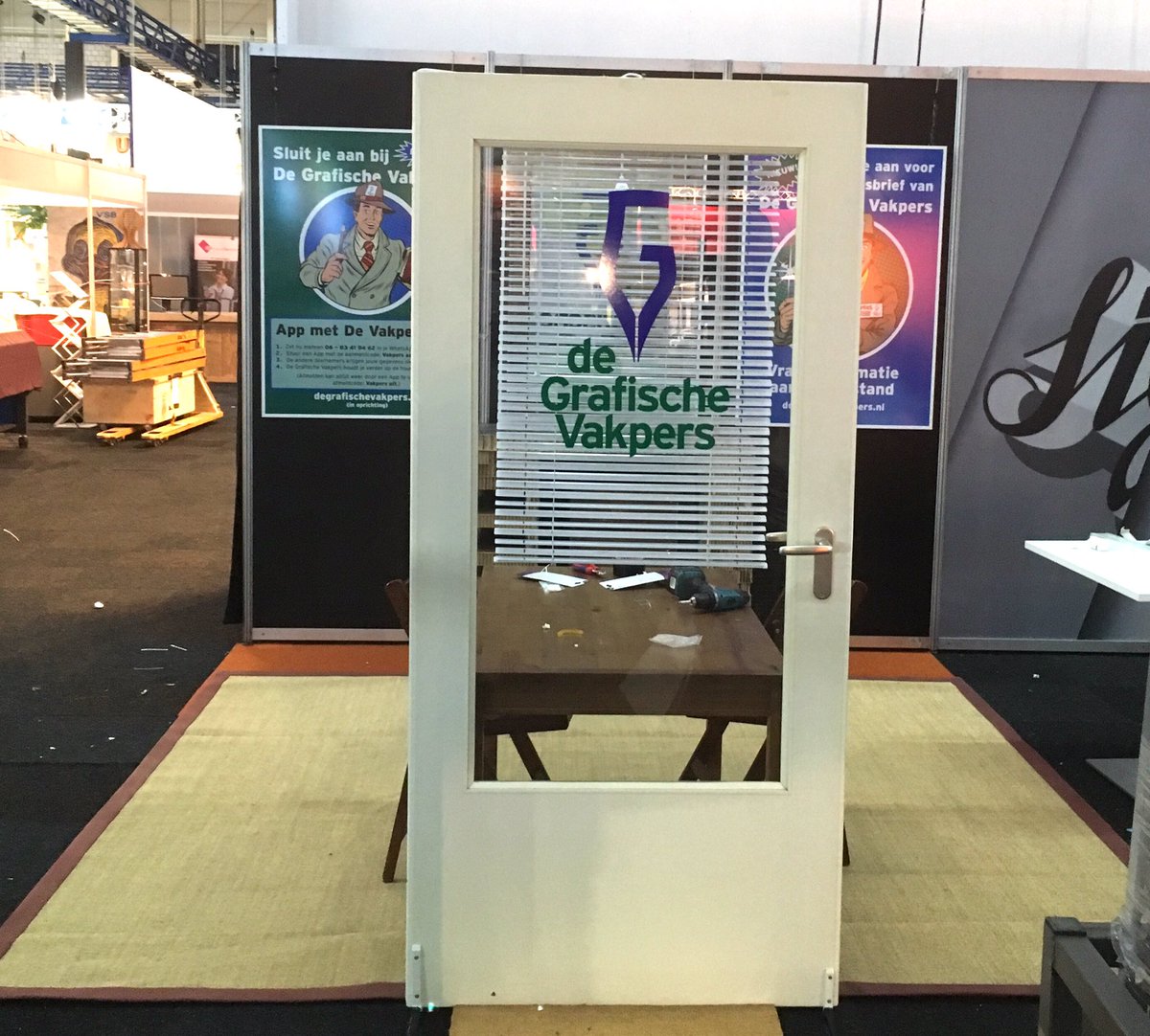 Wij zijn er klaar voor! We maken elke dag de beurskrant ‘Op De Beursvloer’. En we gaan van start met De Grafische Vakpers! Kom langs bij #signprintexpo #devakpers