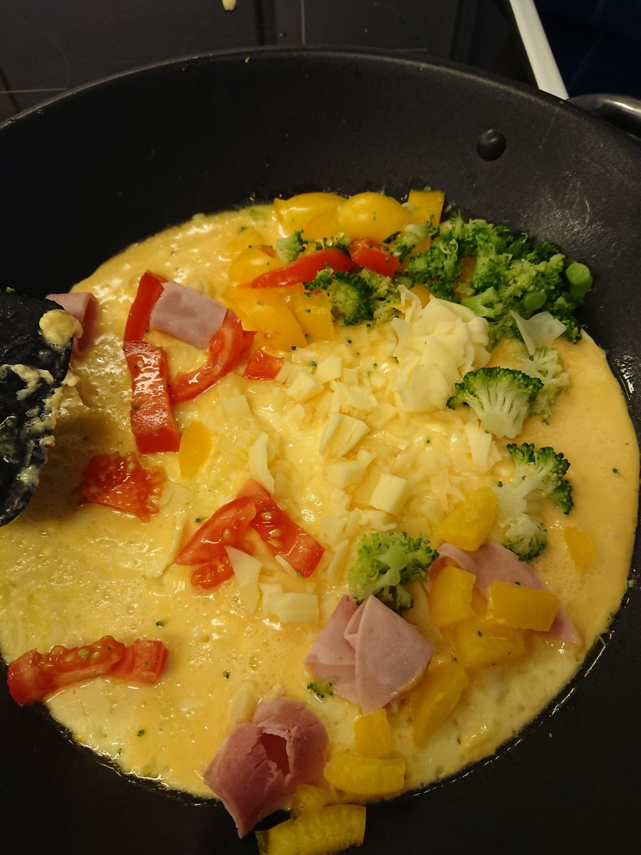 1.trinn lagde i dag omelett med ost, skinke og grønnsaker. Nammm! 🐔