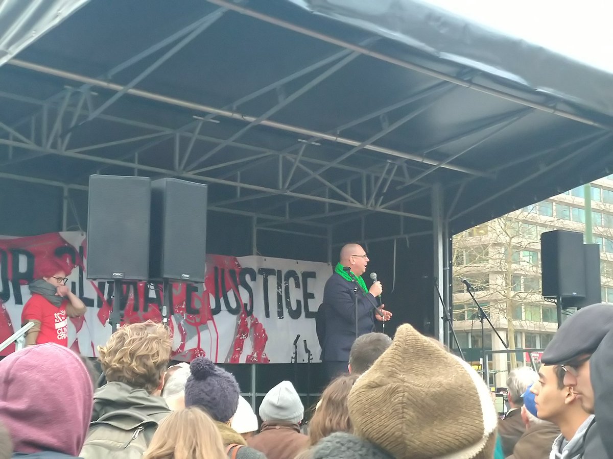 elinabennetsen's tweet photo. De christelijke vakbond vraagt dat alle partijen morgen op de juiste knop drukken. Dus @cdenv, hoe zit het met de christelijke partij? #sign7bis #OccupyForClimate https://t.co/snyqVPTzCp