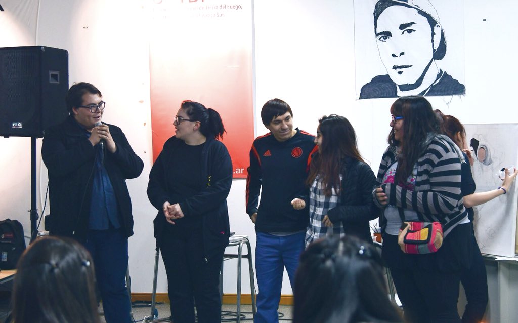 EugeniaDureTDF's tweet photo. #24M Quiero felicitar a los compañeros y compañeras del #FEUF que llevaron adelante la 6ta edición del Festival SIN IDENTIDAD en la #UNTDF junto a jóvenes artistas de nuestra ciudad.
#Memoria #Verdad y #Justicia
#30mil compañeros presentes, ahora y siempre!! https://t.co/XsribdX6c1