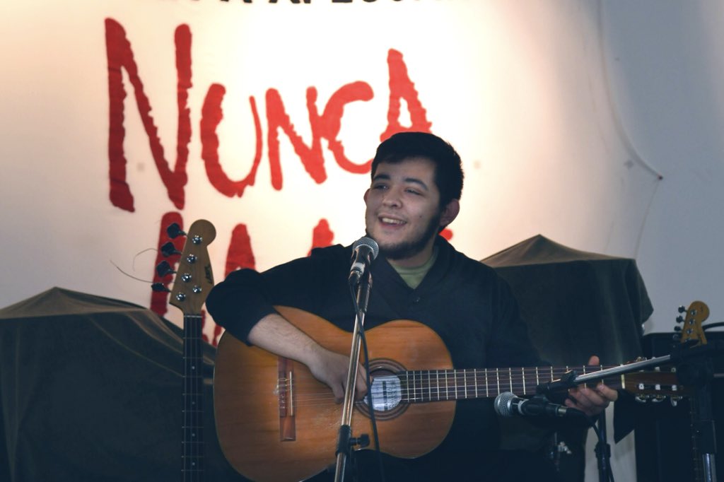 EugeniaDureTDF's tweet photo. #24M Quiero felicitar a los compañeros y compañeras del #FEUF que llevaron adelante la 6ta edición del Festival SIN IDENTIDAD en la #UNTDF junto a jóvenes artistas de nuestra ciudad.
#Memoria #Verdad y #Justicia
#30mil compañeros presentes, ahora y siempre!! https://t.co/XsribdX6c1