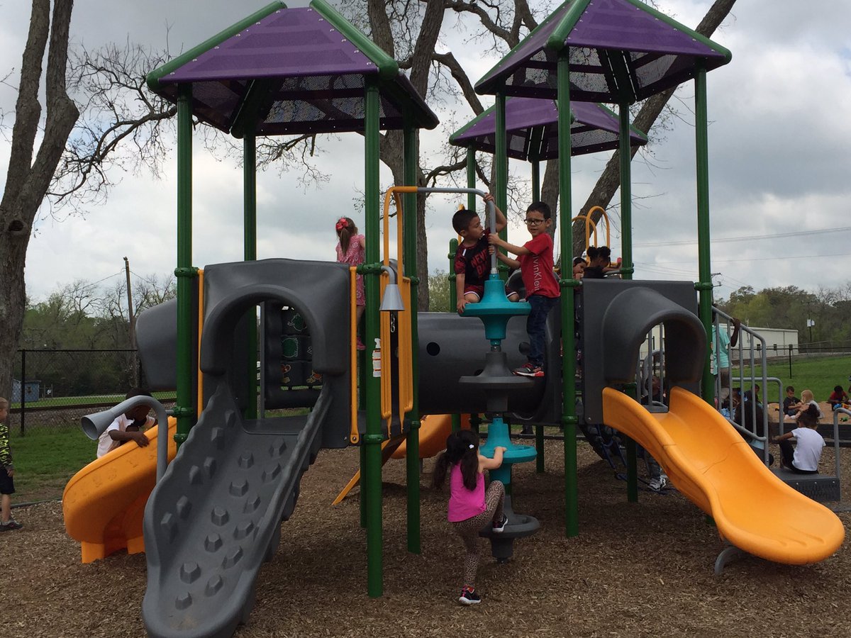 Playground fun! @BrenhamEclc <a href="/BrenhamISD/">Brenham ISD</a> #ThisIsTexasPreK #PowerOfPrek