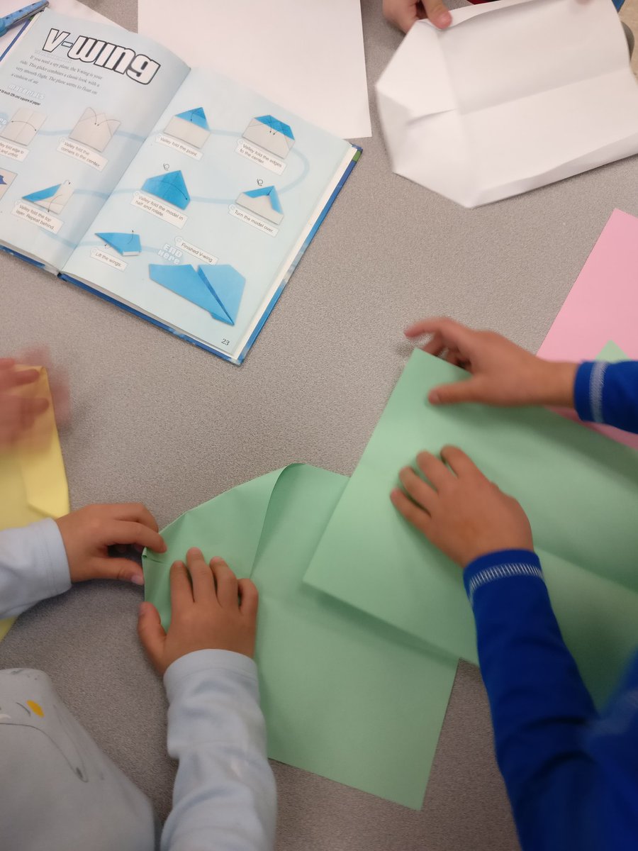 LilyTang99's tweet image. How far your airplane can fly?Making paper airplanes as a team! #ProblemSovling