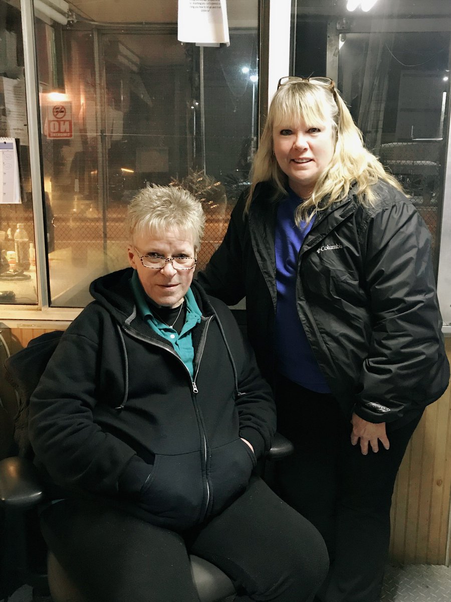 smartparkinc's tweet photo. For today's #WomensHistoryMonth, we'd like to honor Smart Park's outstanding employees for providing Top-Notch Customer Experiences.  Thank you to all the people who help make Smart Park an unforgettable #PHL Airport Parking experience for thousands of customers. #AwardWinning https://t.co/4vVKYa2SXo