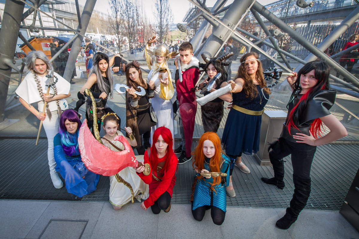 crexprode's tweet photo. Unsere #cosplayAG an dem Friedrich Schiller Gymnasium #leipzig hatte zur @buchmesse ihr Kostümrelease.
Danke an @dezithedevil für das tolle Foto.
Wir danken unseren Sponsor: @craftperium für das fantastische Foam; @DeinLarpShop für die schönen Produkte. 

#LBM2019 #messeleipzig https://t.co/g6WeF0CjPw