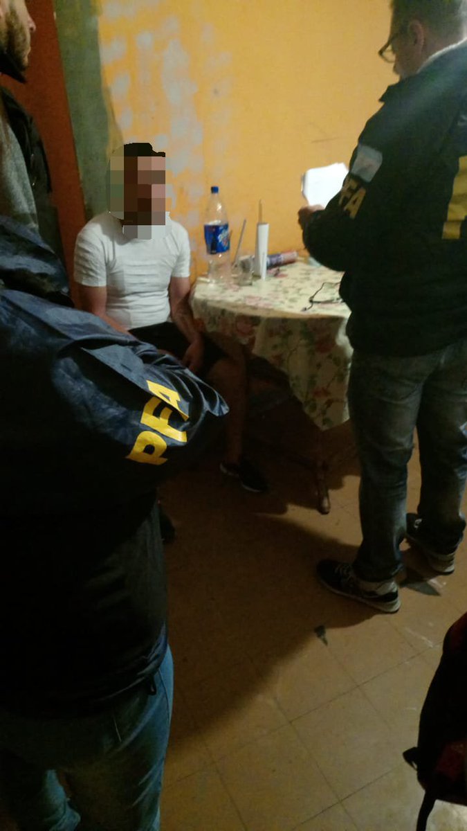 PatoBullrich's tweet photo. Los dos hombres distribuían pornografía infantil vía facebook. La @PFAOficial solicitó información a la red; con los IP y el cruce de datos con el proveedor de Internet, determinó la ubicación, allanó y los detuvo en #CABA. Si sos víctima de ciberdelito, denunciá al 134. https://t.co/hApc9y2PNZ